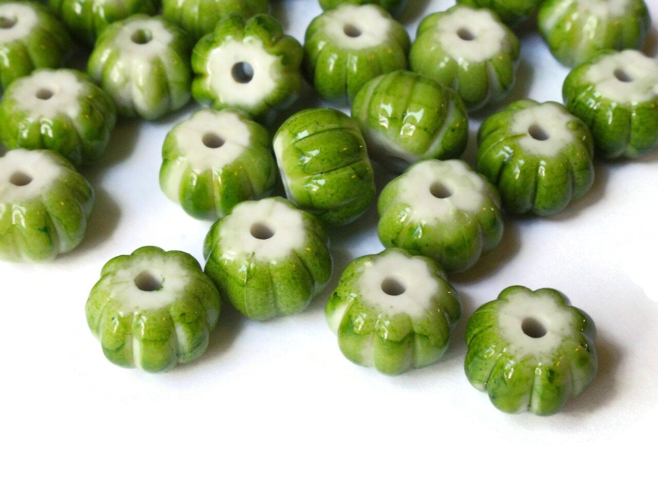 30 12mm x 8mm Green Fluted Rondelle Plastic Beads Pumpkin Beads